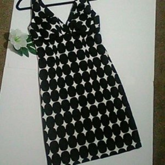 Black and white v-neck geometric pattern dress - Picture 6 of 8